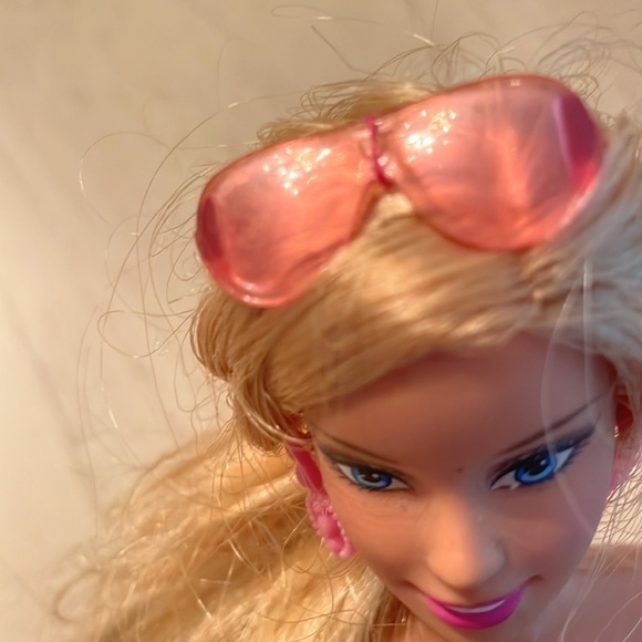 1999 Mattel Barbie Doll Flat Big Feet Blonde Hair sunglasses & earrings jointed - Picture 4 of 9